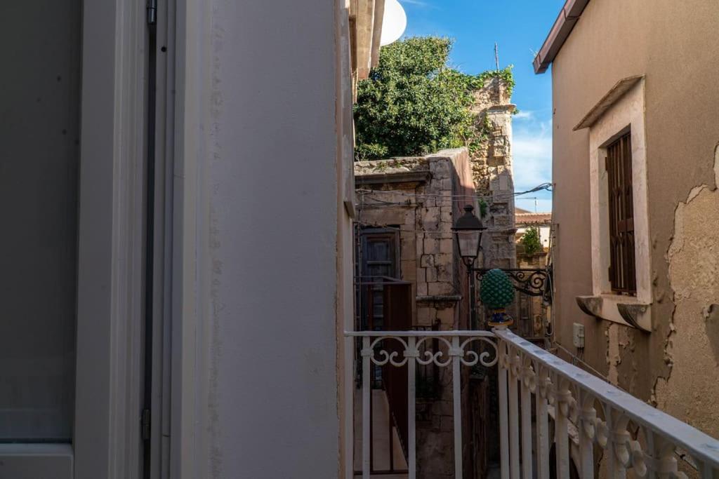 Casa Charm Rosaapartmentsortigia Сиракуза Екстериор снимка