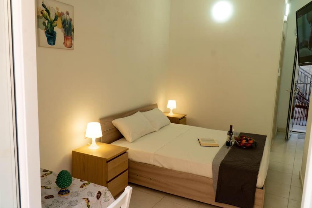 Casa Charm Rosaapartmentsortigia Сиракуза Екстериор снимка