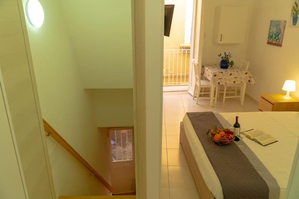 Casa Charm Rosaapartmentsortigia Сиракуза Екстериор снимка